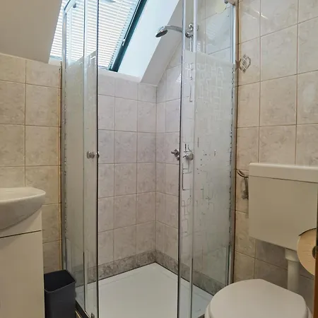 Konukevi 902 Crnivec 3*